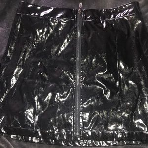 Guess mini black skirt